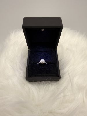 Gyűrűtartó Díszdoboz Black Classic LED - 3