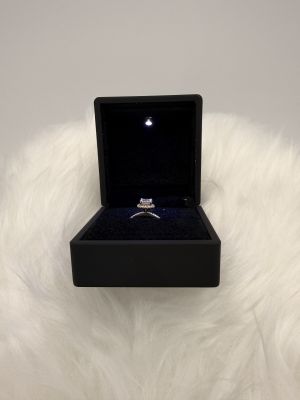Gyűrűtartó Díszdoboz Black Classic LED - 4